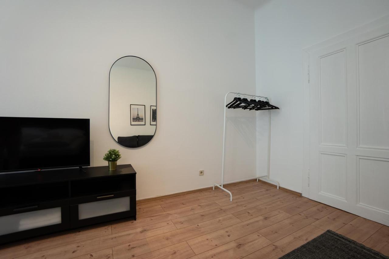 Lovely 1-Bedroom Apartment Next To Praterstern Wien Eksteriør bilde