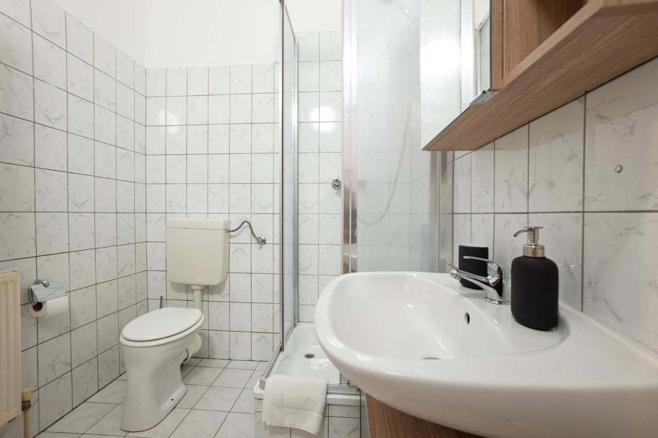 Lovely 1-Bedroom Apartment Next To Praterstern Wien Eksteriør bilde