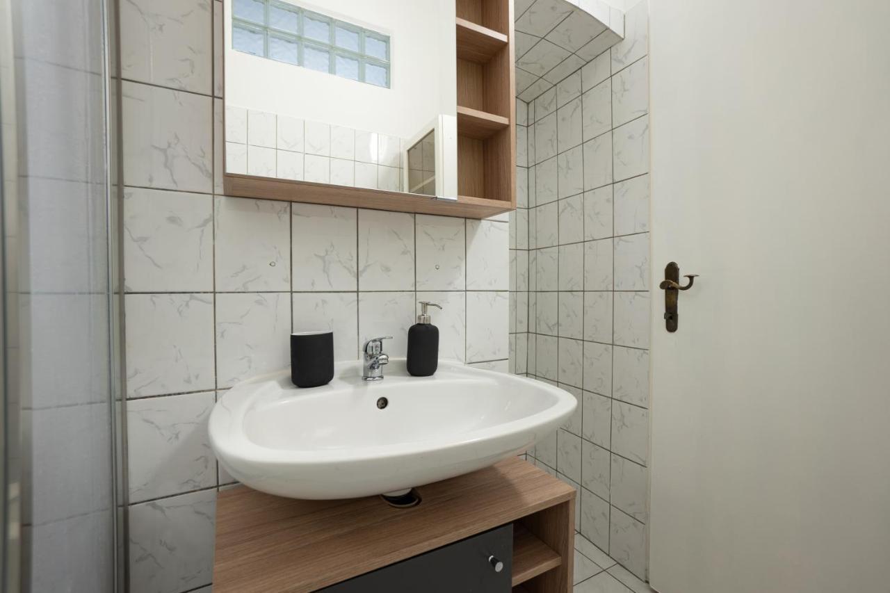 Lovely 1-Bedroom Apartment Next To Praterstern Wien Eksteriør bilde