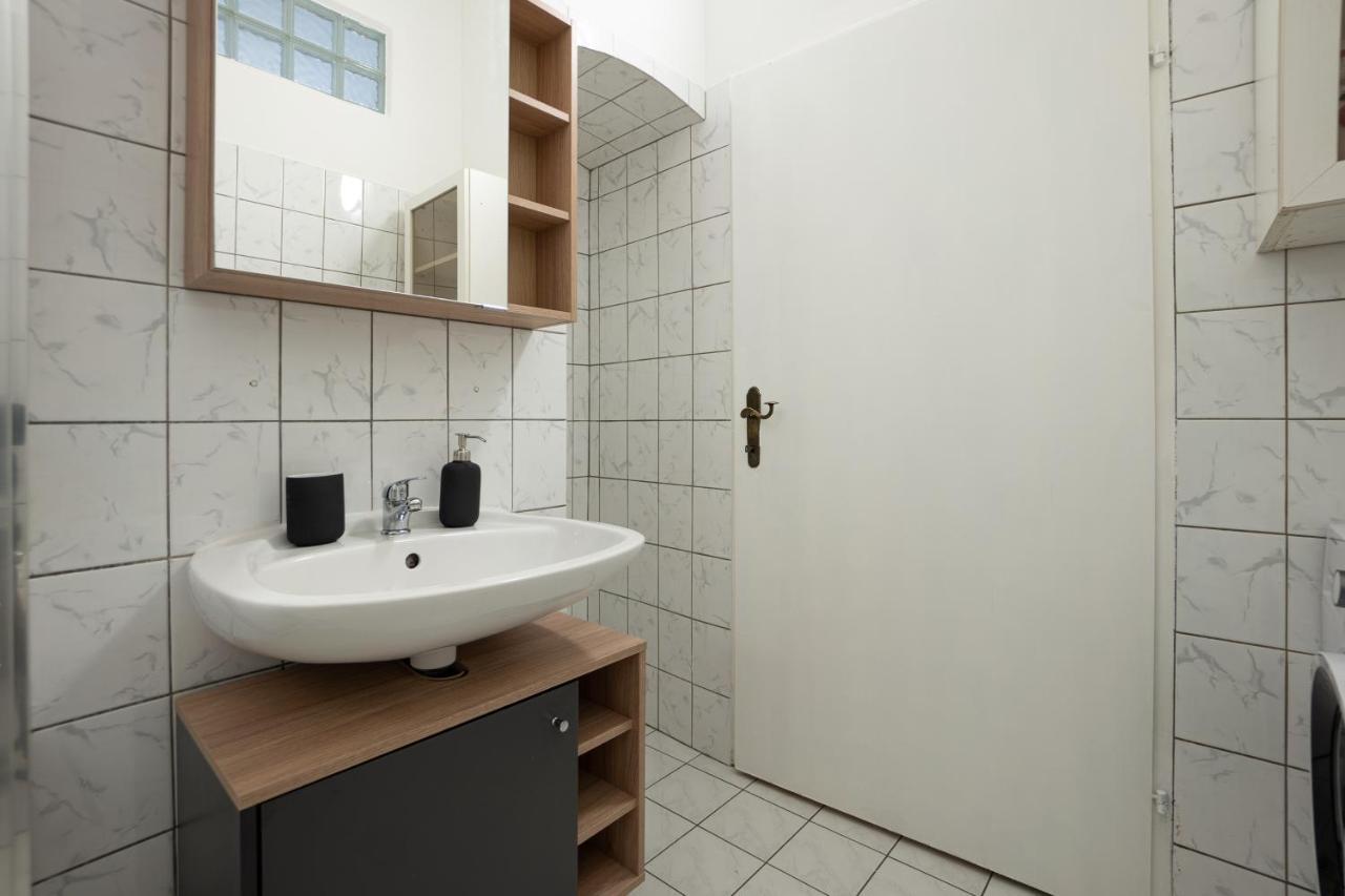 Lovely 1-Bedroom Apartment Next To Praterstern Wien Eksteriør bilde