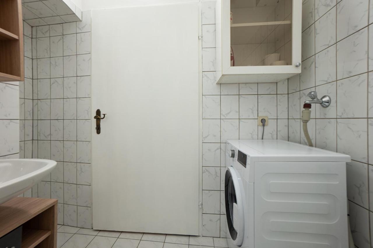 Lovely 1-Bedroom Apartment Next To Praterstern Wien Eksteriør bilde