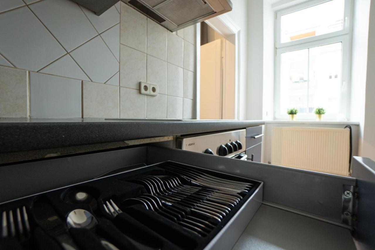 Lovely 1-Bedroom Apartment Next To Praterstern Wien Eksteriør bilde